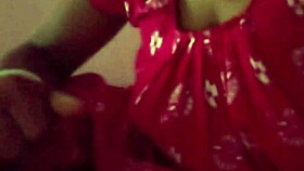 गर्म इंडियन सौतेली माँ को सौतेले बेटे से रोज टाइट चूत में ड्रिल्ड किया जाता है