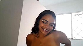 mi hermanastra verónica gives an amazing performance in the room