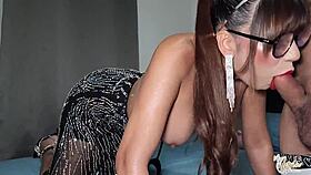 mi esposo me da un masaje en mis labios recien inyectados con su verga 😏