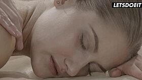 Hot Iranian housewife sex with young guy 😍