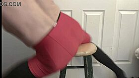 bodybuilder grinding in compression tights