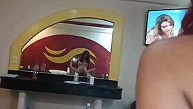 Hermanastra pelirroja con hermosas tetas?