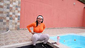 Salgo a trotar en un parque y me encuentro con un entrenador que me termina follando