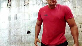 Yuri Gaúcho, the Brazilian bear, gives a handjob leading to cumload