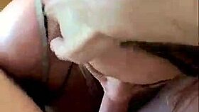 सौतेली बहन लंड मुंह में अपार्टमेंट दिखाती, नेचुरल चूचियों पर कम