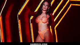 i can't believe jennifer white sucked so many huge cocks in blowbang