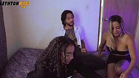 LA PUTA DE LA MEJOR AMIGA DE MI NOVIA SE DEJA FOLLAR MIENTRAS VEMOS PELICULAS