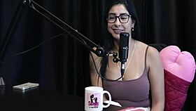 renatinha melo shows tits and pussy, teasing men who didn't come.