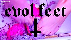 Bare Toes Crush Juicy Fruit