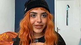 Reading comments on my video about a juicy blowjob - Gordinha do bucetão apertadinho