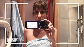 ugly face foamy fingering session in bathtub