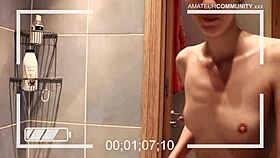 ugly face foamy fingering session in bathtub