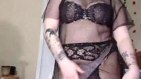 Solo teen dances naked, toys her pussy to squirt.