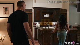 ये अरब टीचर ह्यूज टिट्स इंडिफाइनिट लीव पर, स्टूडेंट्स स्टेपडैड फन के लिए आता है