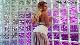 Does Natalia Starr Undress?