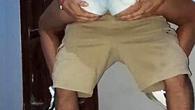 En un encuentro real, cojo a mi cuñada que viene a follar porque le mamo el culo bien rico