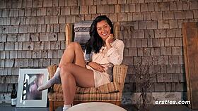 Watch sexy amateur Jin tease herself to an explosive orgasm with dildo insertion?