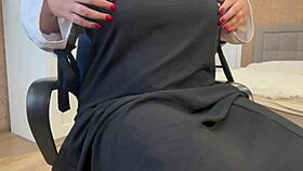 Hey, watch this Arab milf's dirty talk while she masturbates!