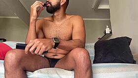 Dan Sanches live streaming his daily routine with workout and flashing