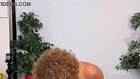 Twerking cougar sara jay oils her big ass