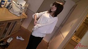 小さな口で咥えています - 一美 1