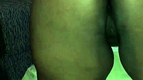 De quatro mostrando minha bunda