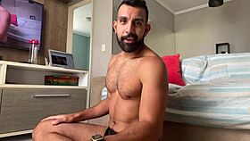Dan Sanches live streaming his daily routine with workout and flashing