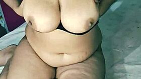 Big Boobs Hot Desi Indian Bhabhi Shows Hairy Pussy and Saggy Tits!