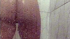 fui tomar banho e me masturbei no chuveiro 😏