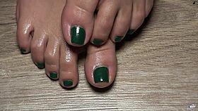 Want to see my curvy Colombian toes?