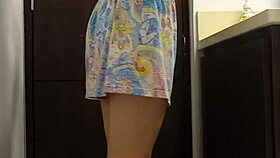 Hidden cam catches Venezuelan nurse Milet peeing?