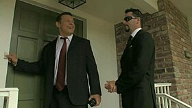 Milf babe gets wet pussy fucked to orgasm 😏