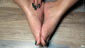 Want to see my curvy Colombian toes?