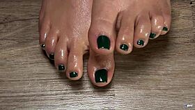 Want to see my curvy Colombian toes?