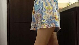 Hidden cam catches Venezuelan nurse Milet peeing?