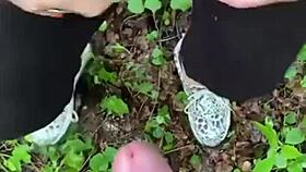 i'm a milf giving my big ass in the woods for hot sex