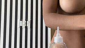 Hey, what do you think of this sexy Latina chica getting all desnuda?