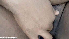 MATURE FAT PUSSY MASTURBATION: MOANING black chubby woman rubs CLIT on beaver FETISH.