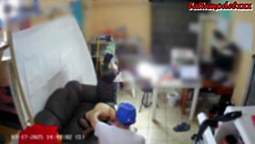 Backstage model gets fucked in quickie! So hot!