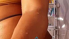 let's play with dildo in shower, big ass bouncing