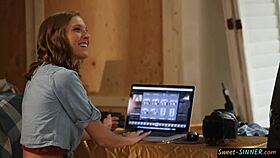 Sexy Teen Model Screws Photographer In Glamour Roleplay! Wet Pussy Action.