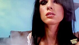 I love getting a massive facial bukkake while riding in this threesome