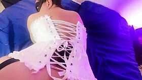 Mi madrastra perdió apuesta y pagó chupando y follando.