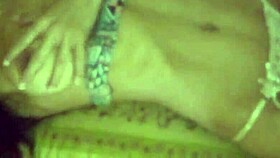 Modelo se deja coger mientras la graban en bikini y squirting.