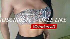 Modelo se deja coger mientras la graban en bikini y squirting.