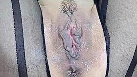 The sexy colombian milf masturbates her big ass and squirts