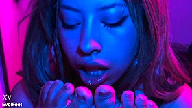 Even when im smoking i cant stop worshiping your feet