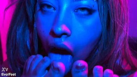 Even when im smoking i cant stop worshiping your feet