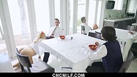 thick stepmom lets petite stepson use her big ass while she does chores 😜