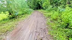 สาวไทยเดินเล่นโชว์หีริมทาง เสียงไทยชัด... beautiful young girl in garden?